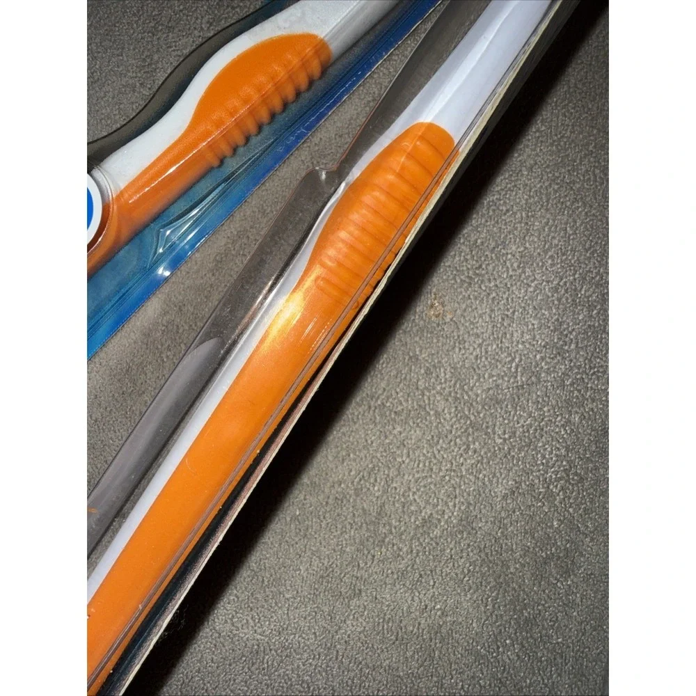 Lot of‎ 7 Oral B Toothbrushes Advantage Soft Compact 35 Bristle 2002